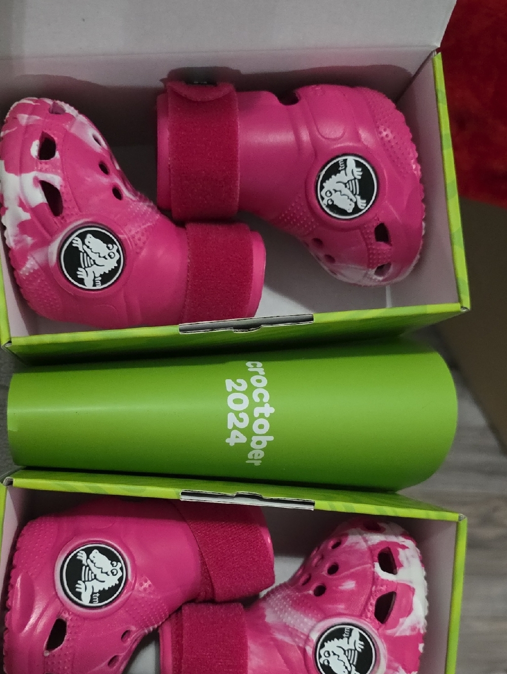 CROCS Dogs Large Hot Pink Tie-Dye Cozy Clog Boots with Strap